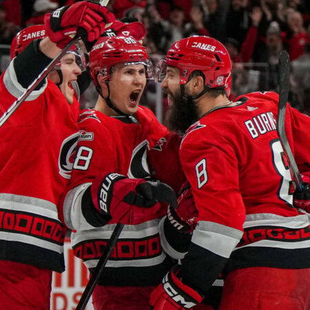 NHL Power Rankings: Carolina Hurricanes Show Strength Despite Trade Deadline Buzz