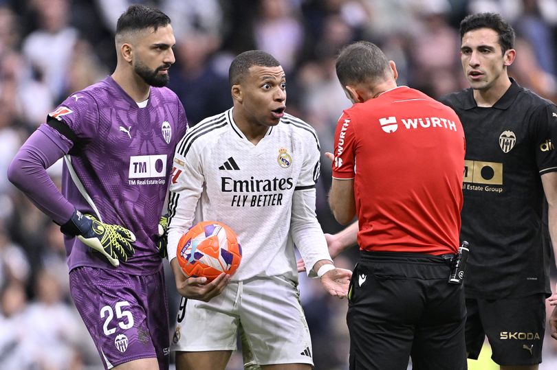 Preview Real Madrid Stumbles Against Valencia, Barcelona Eyes La Liga Lead