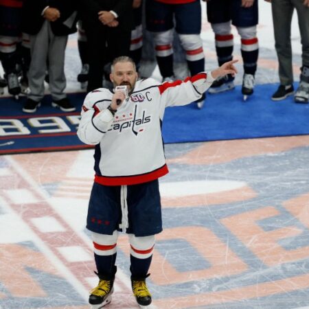 Alex Ovechkin Breaks Wayne Gretzky’s NHL Goals Record