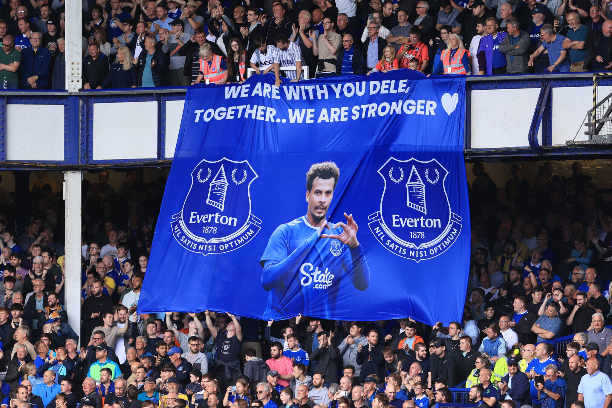Preview Everton Fan Receives Lifetime Ban for Stealing Food