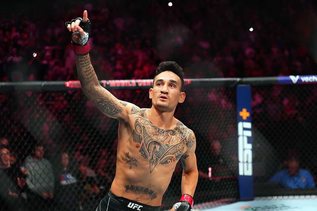 Preview Max Holloway Humbled by Rousing Fan Reception in South Korea