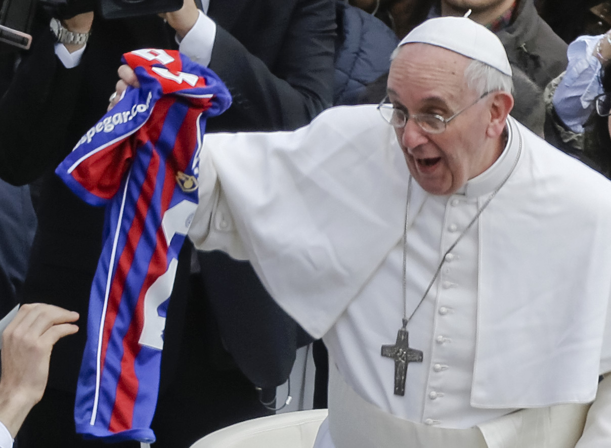Preview Global Football Community Mourns Pope Francis