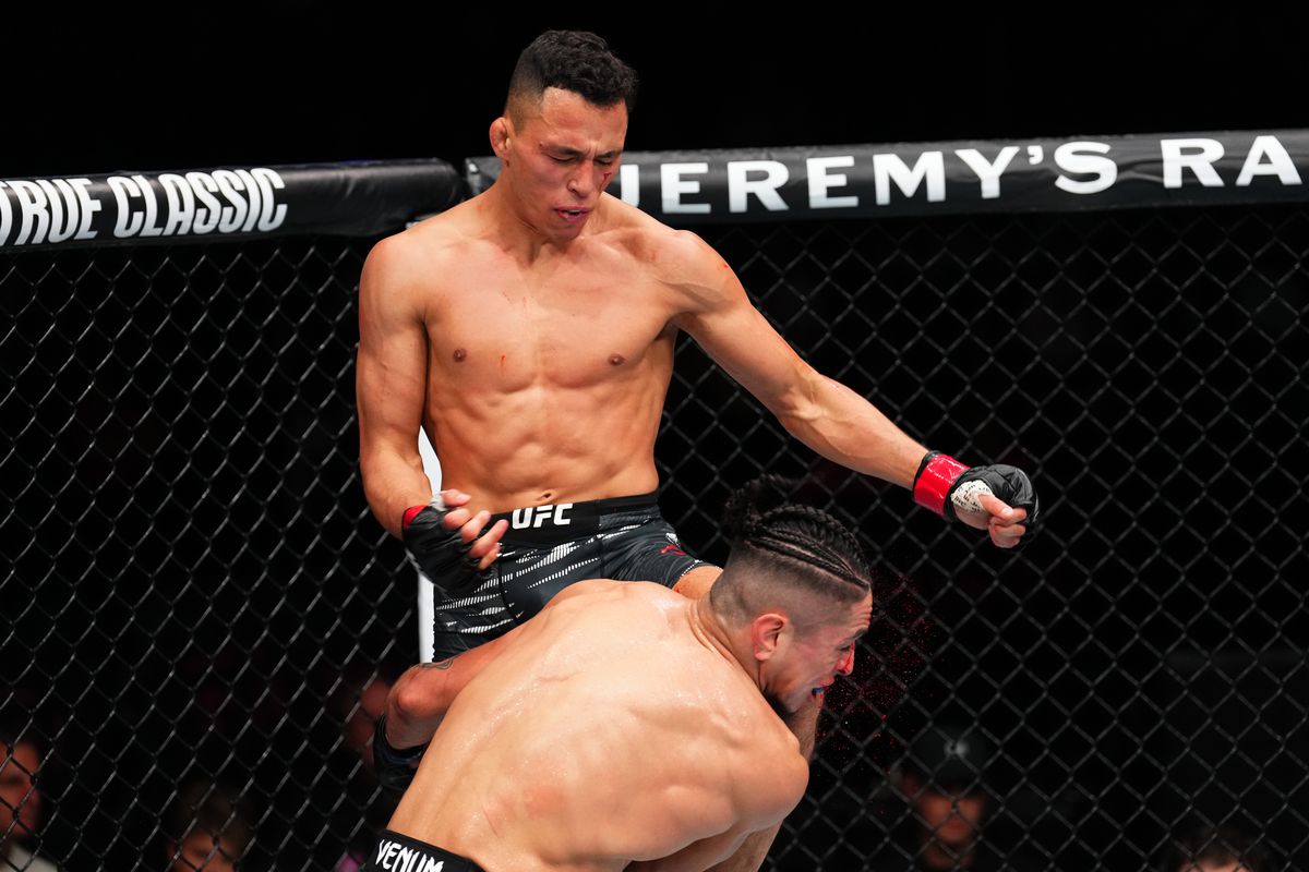 Preview Timmy Cuamba Knocks Out Roberto Romero with Flying Knee at UFC Kansas City