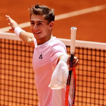 Matteo Arnaldi Supports Hawk-Eye Live on Clay Courts