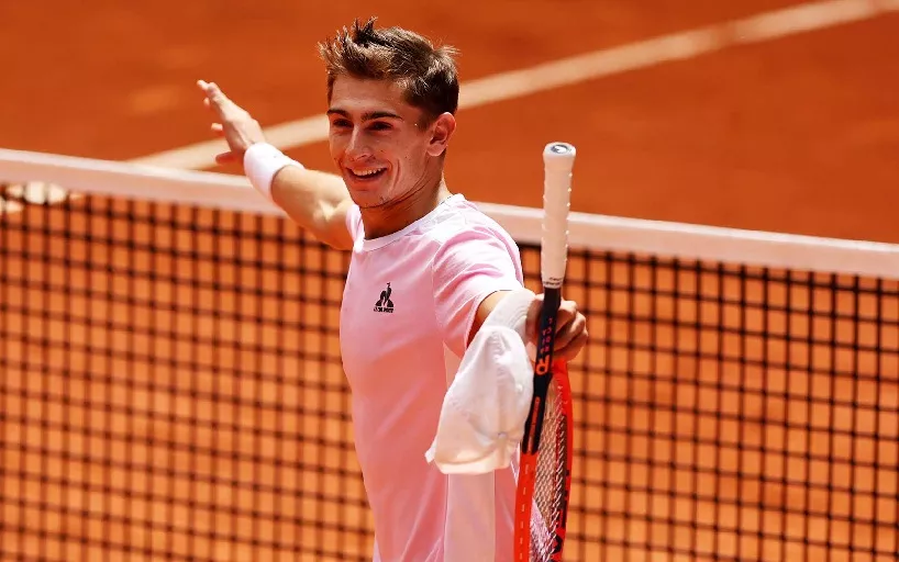 Preview Matteo Arnaldi Supports Hawk-Eye Live on Clay Courts