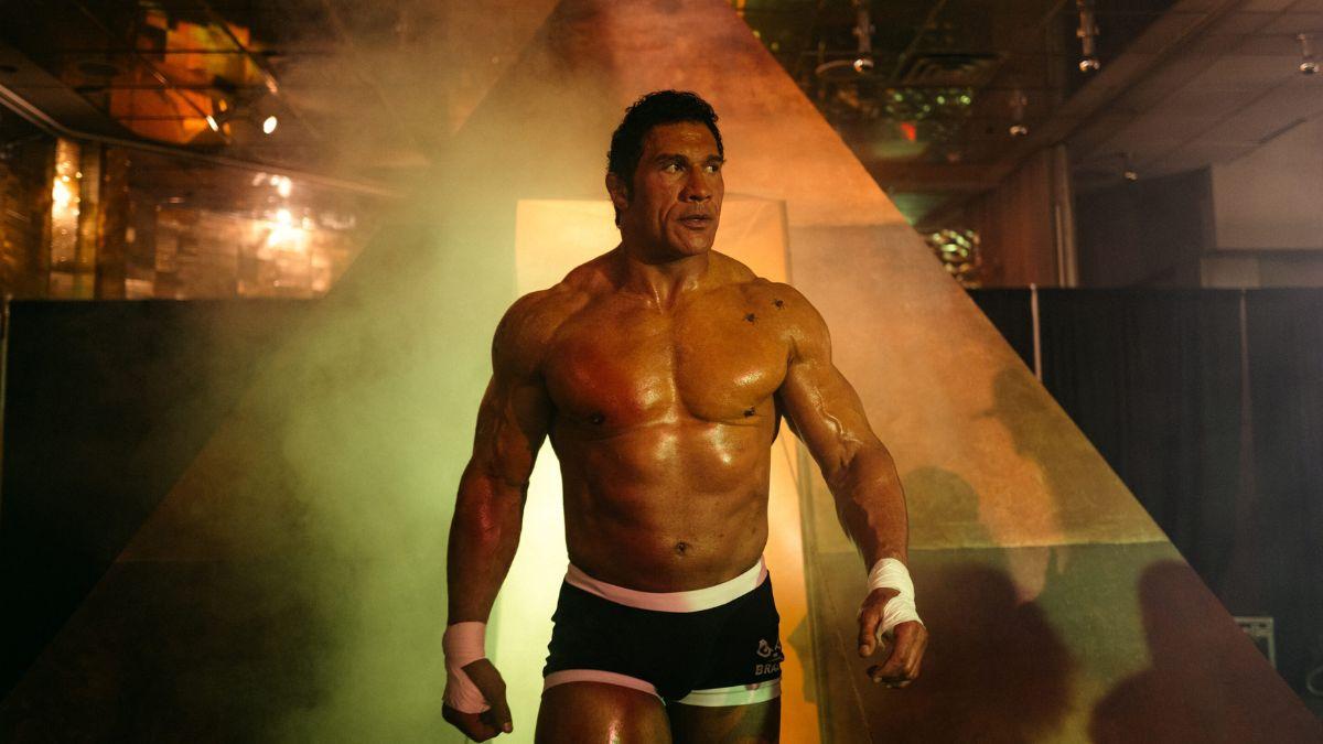Preview Watch Dwayne ‘The Rock’ Johnson transform into UFC legend Mark Kerr in ‘The Smashing Machine’ trailer