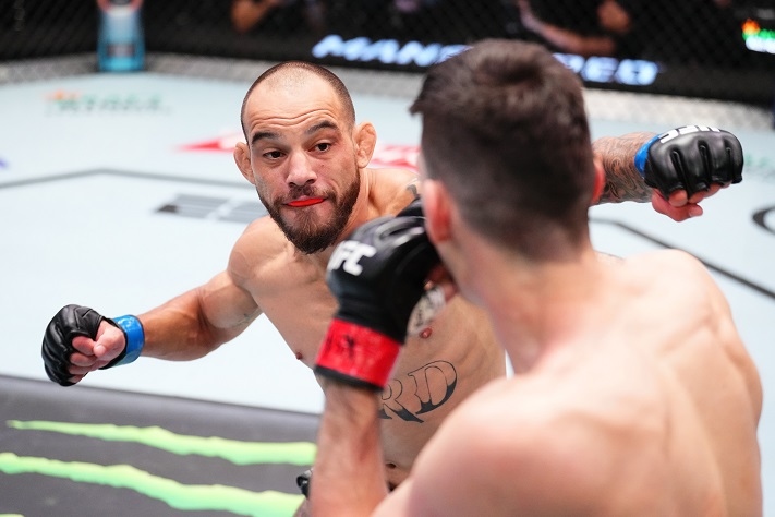 Preview UFC Fighter Jean Silva Chokes Out Fan at Brazilian Event