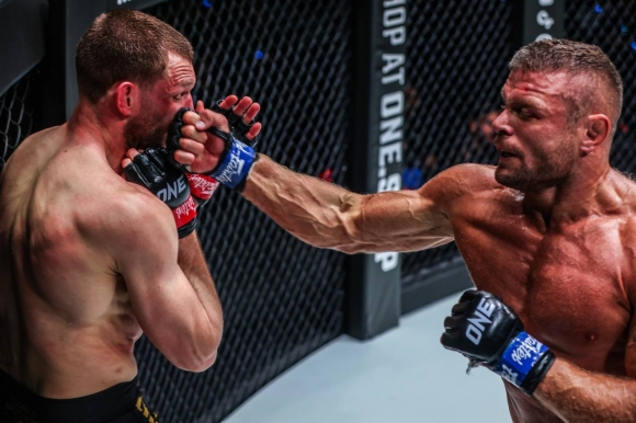 Preview Anatoly Malykhin Discusses Reinier de Ridder, Praises Former Foe and Predicts Whittaker Win