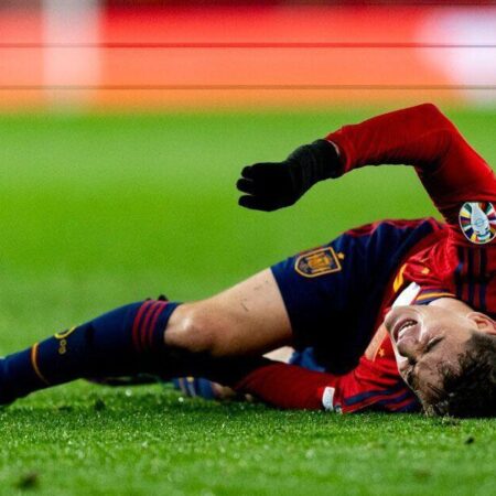 Dutch soccer player in Spain injured after falling onto rocks while taking selfie in coastal city