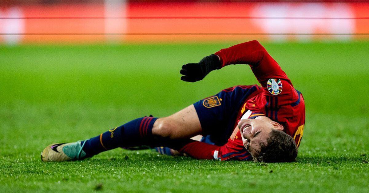 Preview Dutch soccer player in Spain injured after falling onto rocks while taking selfie in coastal city