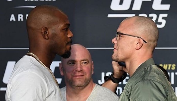 Preview Anthony Smith Believes Jon Jones is Playing Mind Games with Tom Aspinall