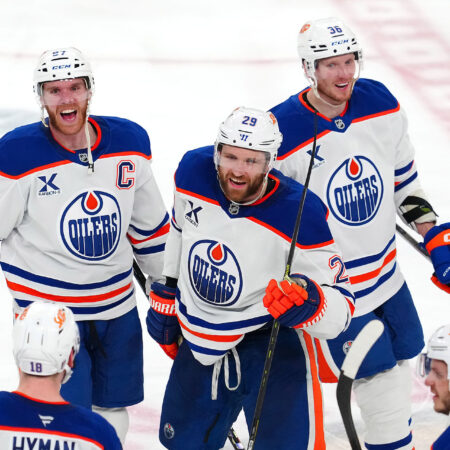 Guide to Betting on Panthers vs. Hurricanes Game 1 in the NHL Playoffs