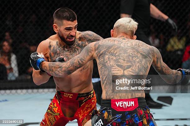 Preview The Unstoppable Force: Ilia Topuria’s Dominant TKO Victory Over Charles Oliveira at UFC 317