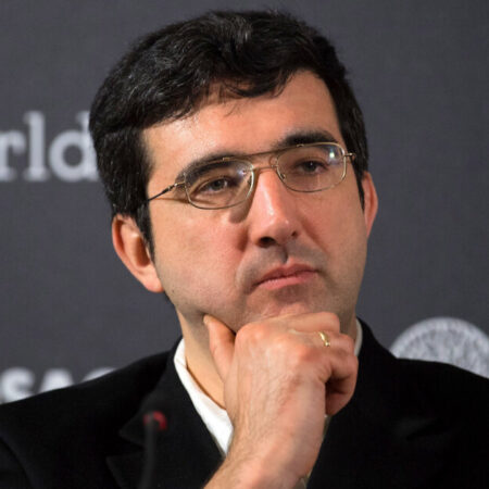 FIDE Steps In: Calls for Calm, Urges Lawsuit End in Kramnik-Navara Spat