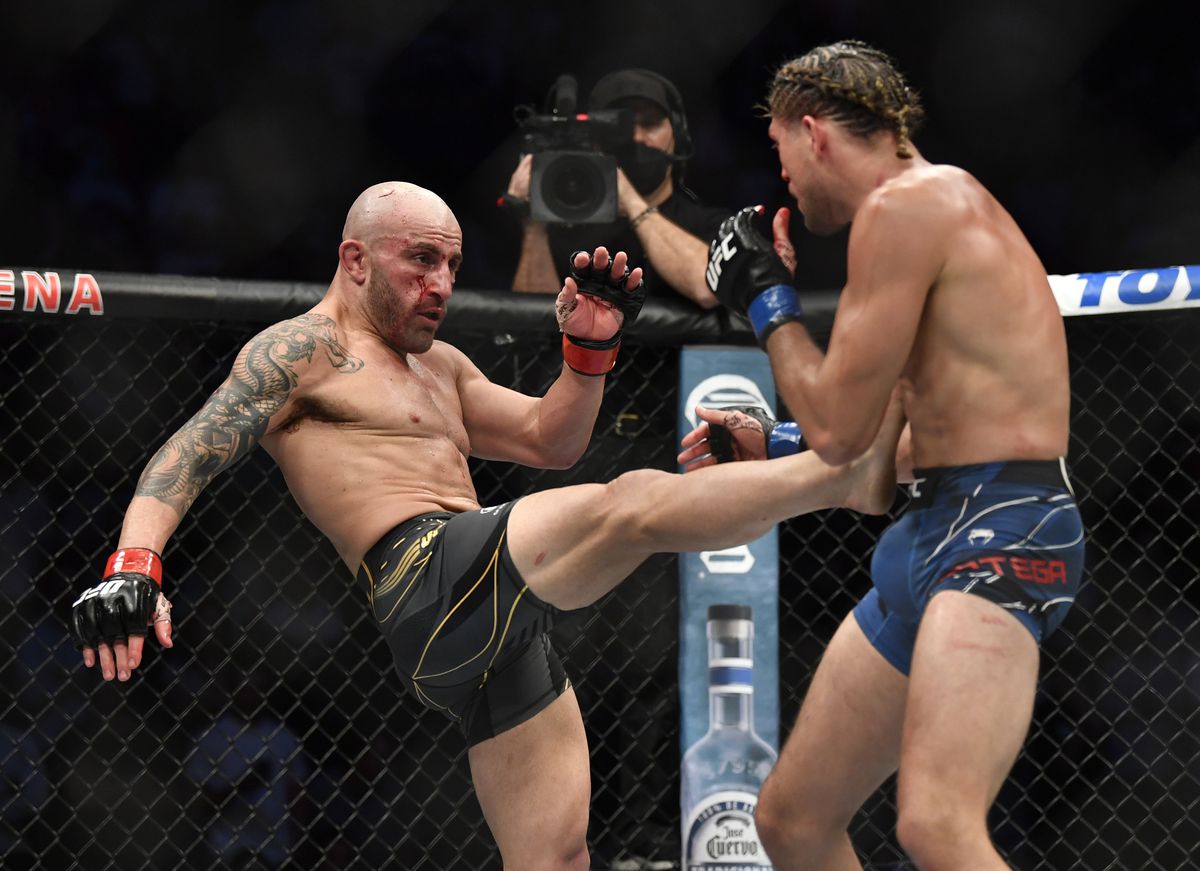 Preview The Shifting Sands of the Featherweight Throne: Is Volkanovski’s Chin the Achilles’ Heel?