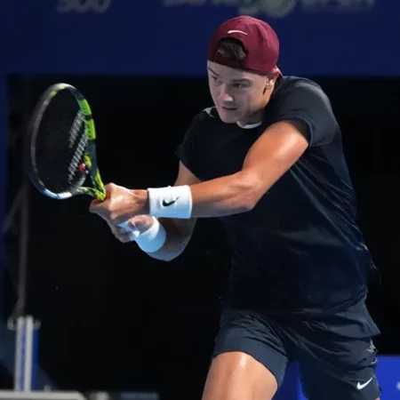 Holger Rune Takes Center Stage: From ATP Ace to Kabuki Performer in Tokyo