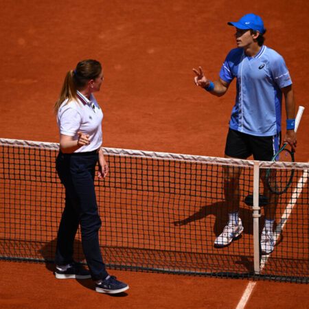 Medvedev Faces De Minaur in Shanghai Semifinals: A Test of Grit and Strategy, According to Elena Vesnina