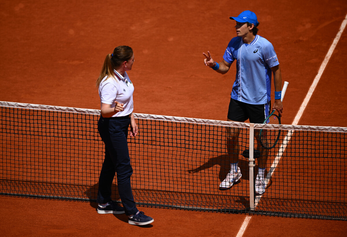 Preview Medvedev Faces De Minaur in Shanghai Semifinals: A Test of Grit and Strategy, According to Elena Vesnina